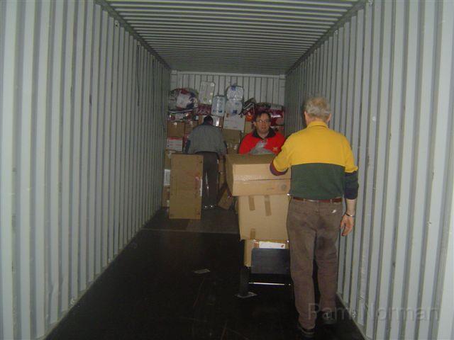 xcontainer09007.jpg - Filling the Container